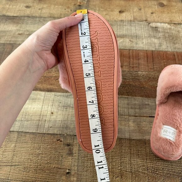 Rodan & Fields Women's Pink Soft Fuzzy Slippers - Picture 9 of 10